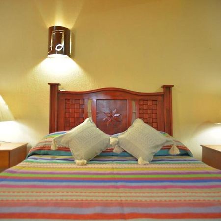 Oyo Hotel Castillo Santa Cecilia 塔帕尔帕 外观 照片